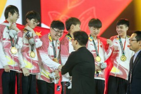 Uzi焦点对战，JackeyLove与80激战巴塞罗那分钟，反败为胜胜负难料！赛场气氛高涨的简单介绍-ayx