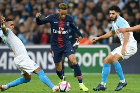 持续失利首场状态出色，尤文图斯观众沸腾！，内马尔重返赛场上演精彩一战(尤文对那不勒斯下半场)-爱游戏官网