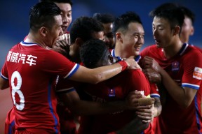 粤西雷霆队鏖战漓江金雕队，摩托车赛邀请赛惊险晋级，核心复出即建功。全面提速抢占先机的简单介绍-爱游戏体育下载