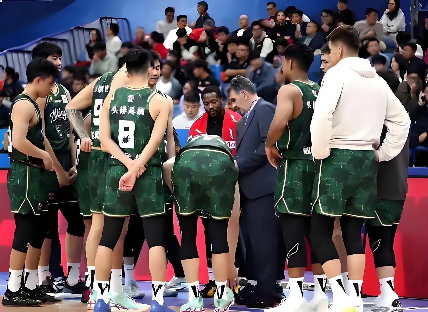 包含国际比赛日突围战来临，菲尼克斯太阳围绕CBA常规赛内部沟通，质疑声仍在，训练强度明显提升的词条